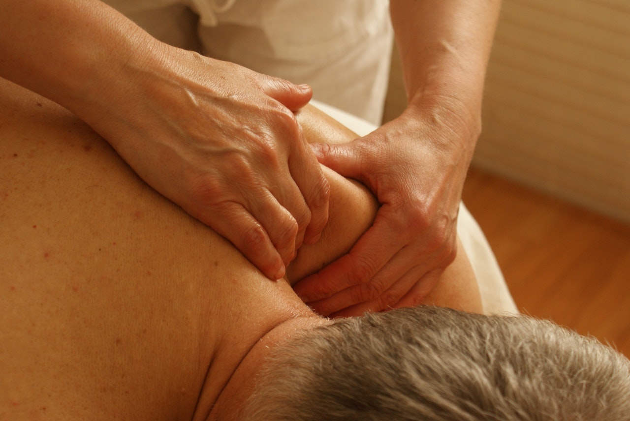 Treating A Frozen Shoulder Through Massage Therapy